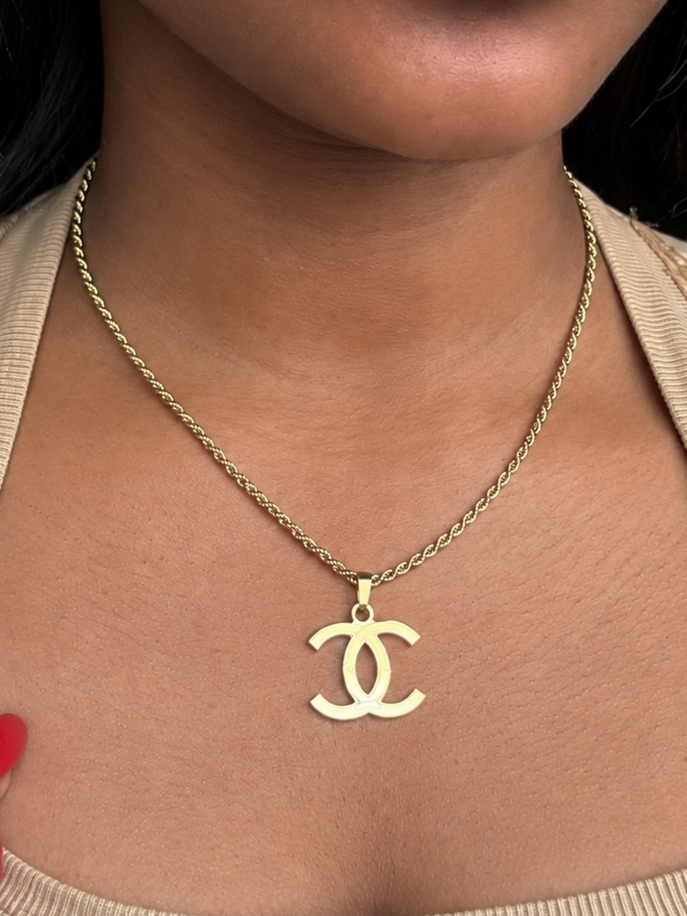 Elegant Gold-Tone Interlocking Pendant Necklace